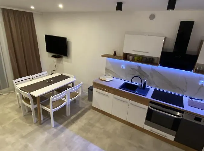 Hotel Sloneczna Osada Domki *